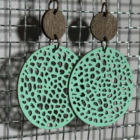 3/$25 NEW BOUTIQUE Faux Leather Mint Laser Cut Drop Dangle Boho Chic Earrings - Picture 3 of 6